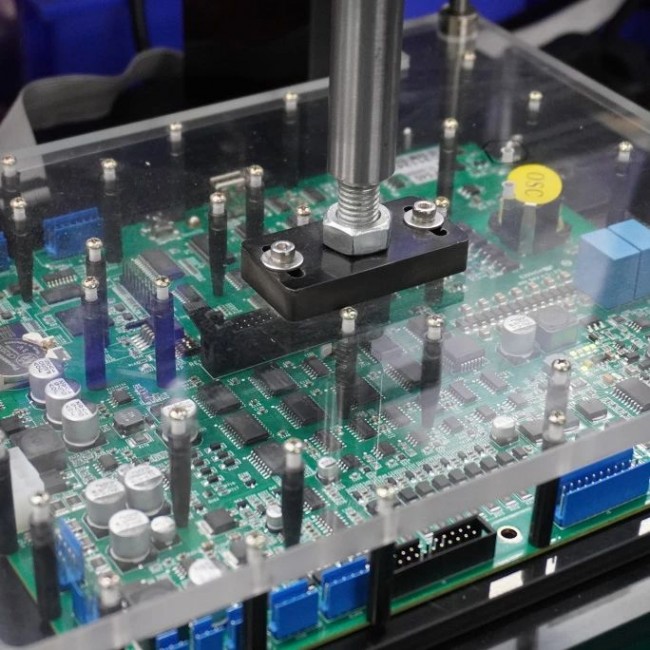 SHICAI small character inkjet printer protects your leading electronics industry